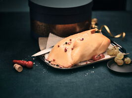Foie gras d`oie entier et foie gras de canard frais et surgeles