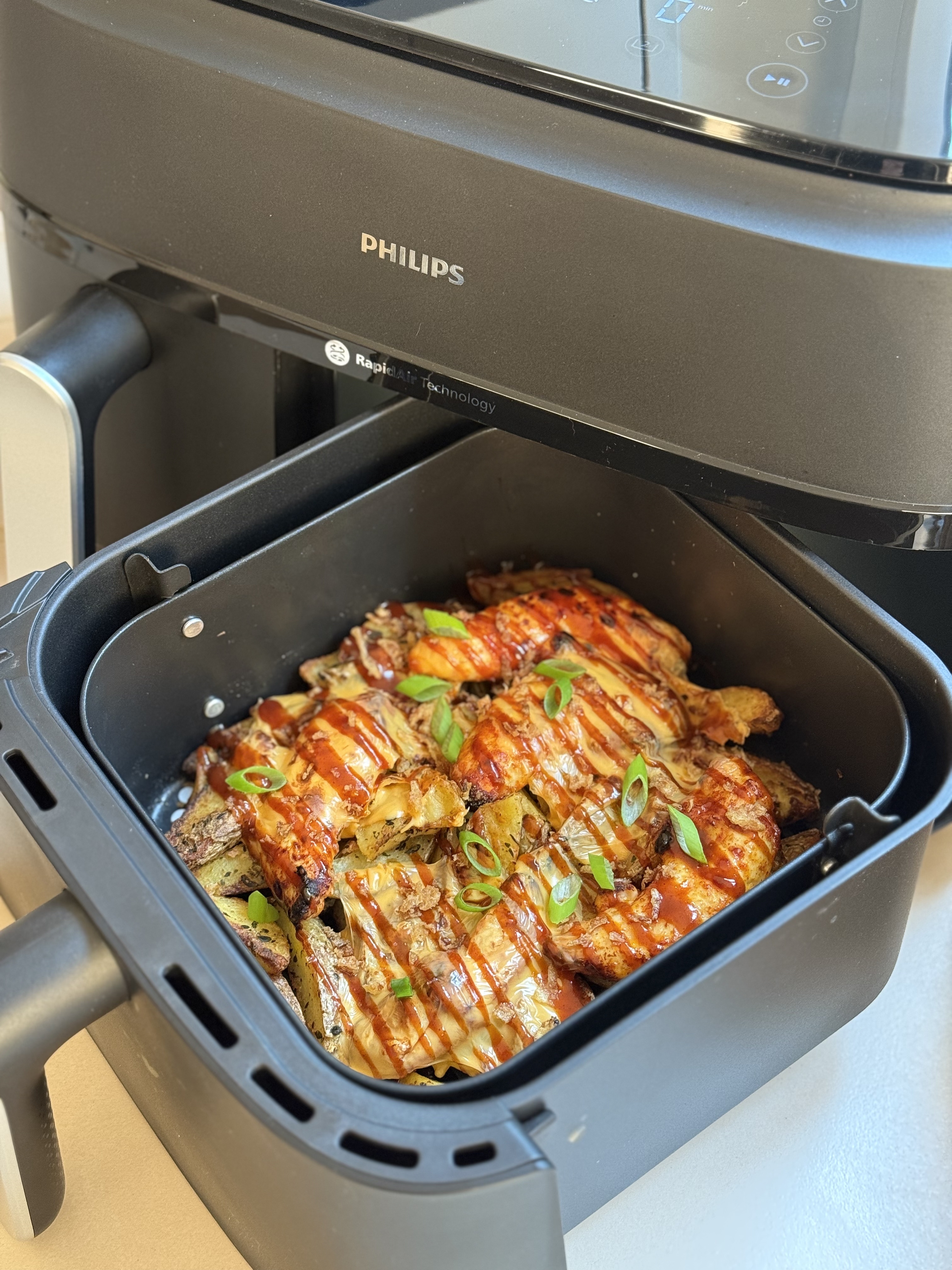 Poulet mariné et wedges gratinées au Airfryer Poulet mariné et wedges gratinées au Airfryer